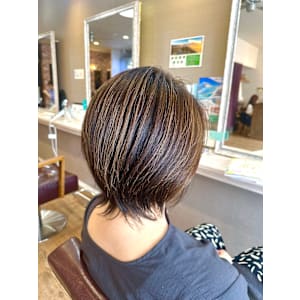 大人ショート細めハイライト白髪ぼかしくすみカラー40代50代