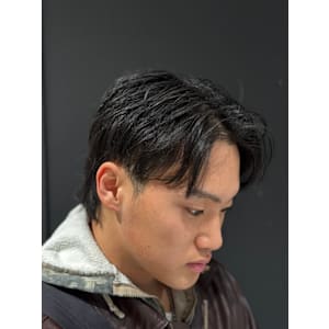 センターパートウルフ