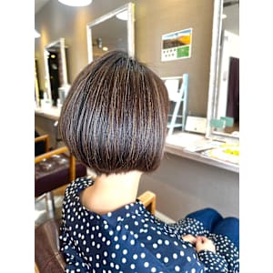 大人ショート細めハイライト白髪ぼかしくすみカラー40代50代 - HAIR MAKE ROSY 八軒店【ヘアメイク ロージー ハチケンテン】掲載中