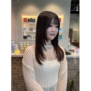 ロングヘアのレイヤースタイル