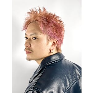 ピンクカラー×スパイキーショート