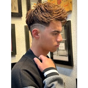 2024春夏メンズヘアスタイル　茶髪×フェード×梅田