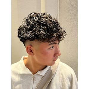 スペインカール×スキンフェード