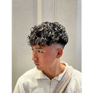 スペインカール×スキンフェード