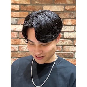 ニュアンスパーマ×センターパート