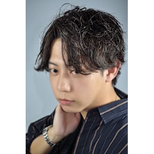 ツイストスパイラルパーマ×センターパート