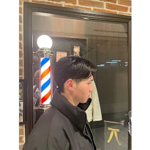 センターパートマッシュ