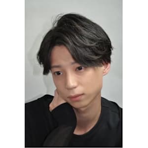 センターパートスタイル