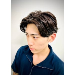 センターパートスタイル