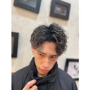 かきあげセンターパート×ツイストスパイラルパーマ