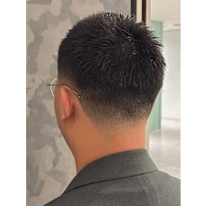 短くキメて、清潔感で差をつける/フェードスタイル - ヒロ銀座 バーバーショップ 札幌本店【HIRO GINZA BARBER SHOP】【ヒロギンザ バーバーショップ サッポロホンテン】掲載中