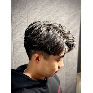 センターパート×ナチュラルスタイル