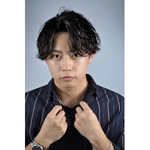 ツイストスパイラルパーマ×センターパート