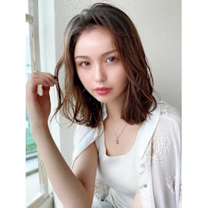 ホワイトグレージュ後れ毛が可愛い顔周りレイヤーミニウルフ - AFLOAT/L 錦糸町【アフロートエル】【アフロートエル キンシチョウ】掲載中