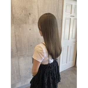 グレーベージュ《ARCH CHIAKI》