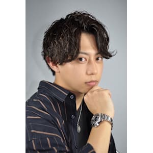 ツイストスパイラルパーマ×センターパート