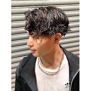 センターパートパーマスタイル