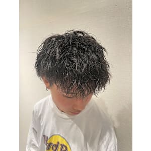 縦落ちツイストパーマスタイル