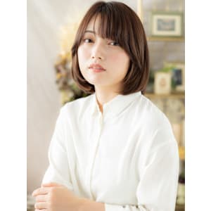 艶感斜めバング黒髪ボブディヘルシースタイル　くすみベージュ