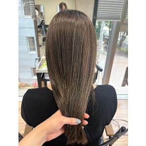 オリーブベージュ