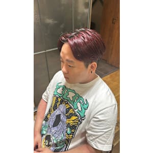 ２ブロ　センターパート　メンズカラーレッド