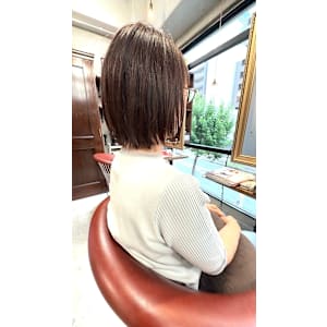 大人小顔似合わせレイヤーボブ。