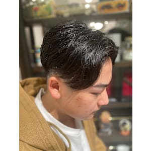 ナチュラルセンターパート×フェードスタイル