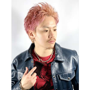 ピンクカラー×スパイキーショート