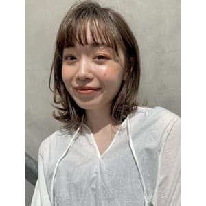 オリーブグレージュ／ミディアムレイヤー