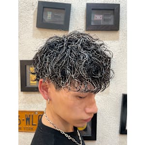 マッシュヘア×ツイストスパイラルパーマ