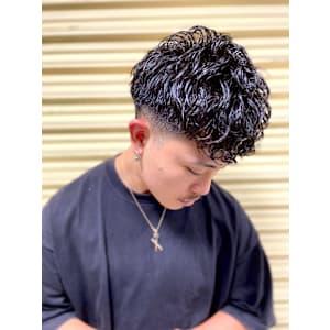 スペインカール×スキンフェード - ヒロ銀座 BARBER SHOP 新宿店【ヒロギンザバーバーショップシンジュクテン】掲載中