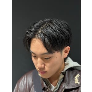 センターパートウルフ