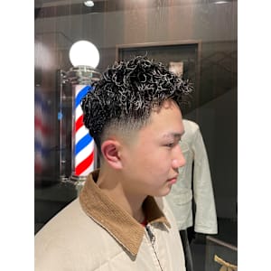 ショートパーマスタイル×フェードカット