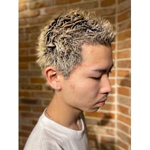 スパイキーショート×ブリーチ - ヒロ銀座ヘアーサロン神田店【ヒロギンザヘアーサロンカンダテン】掲載中