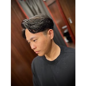 センターパートスタイル