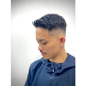 スキンフェード×フェザーアップ