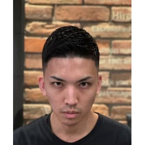 フェザーアップ×ミドルスキンフェード - HIRO GINZA BARBER SHOP 横浜【ヒロギンザ バーバーショップ ヨコハマ】掲載中
