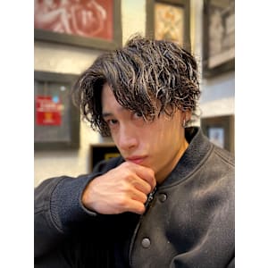 ツイストスパイラルパーマ×センターパート