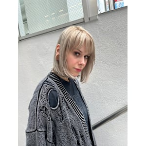 シルバーブロンドボブ　Chic silver blonde 
