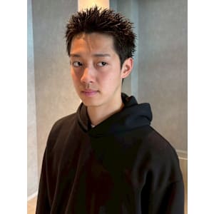 スパイキーショート 黒髪 メンズパーマ アップバング 20代