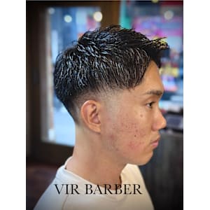 【束感ショート × フェード】清潔感のあるビジネススタイル