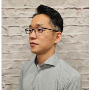 メガネのかけやすいビジネスショートヘア - グレイスフルバーバー プラチナム【グレイスフルバーバー プラチナム】掲載中