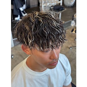 メンズツイストスパイラルパーマホワイトハイライトメッシュ