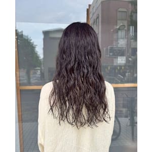 強めのパーマがかわいい