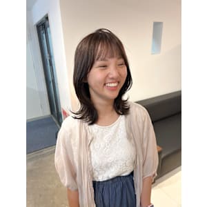 くびれ/ミディアム/レイヤーカット/ミルキーブラウン