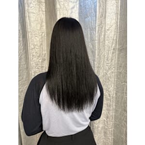 ステップボーンカット/ロングヘア/暗髪