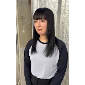 ステップボーンカット/ロングヘア/暗髪