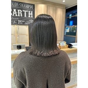 暗髪ぱつっとボブ×くびれイヤー【三軒茶屋】