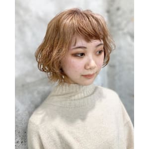 小顔丸型卵型レイヤーカットデジタルパーマホワイトグレージュ - KOKO 本八幡【ココ モトヤワタ】掲載中