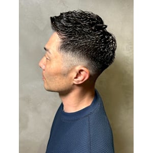 フェード アップバング メンズショート バーバーカット 短髪